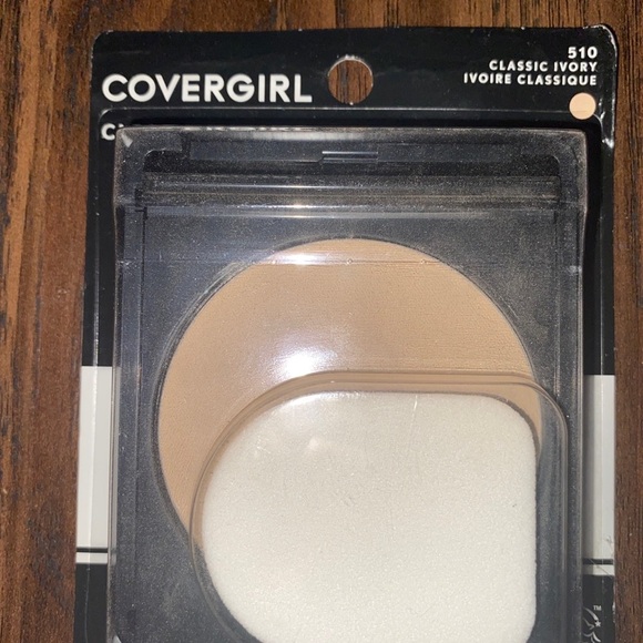 CoverGirl Simply Powder Foundation, Classic Ivory 510, 0.41 oz - Picture 2 of 4